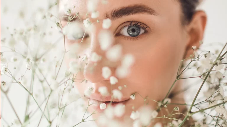 Seasonal Injections are available to help relieve the symptoms of seasonal allergies. Seasonal allergies are caused by an allergic reaction to pollen. Which is why it typically appears during the spring and summer months. Therefore it can be an allergy to one type or many types of pollen. And is almost impossible to determine what the exact trigger is.