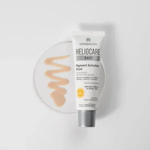 This light, silky fluid offers full spectrum protection while helping to prevent and reduce hyperpigmentation with a unique Depigmenting System. Combining Niacinamide and Ellagic Acid, it also includes a subtle tint to unify skin tone. Suited for skin types Fitzpatrick I-IV, it locks in moisture and protects against pollution.
